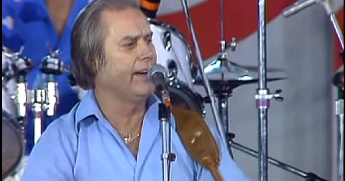 George Jones – The Race Is On