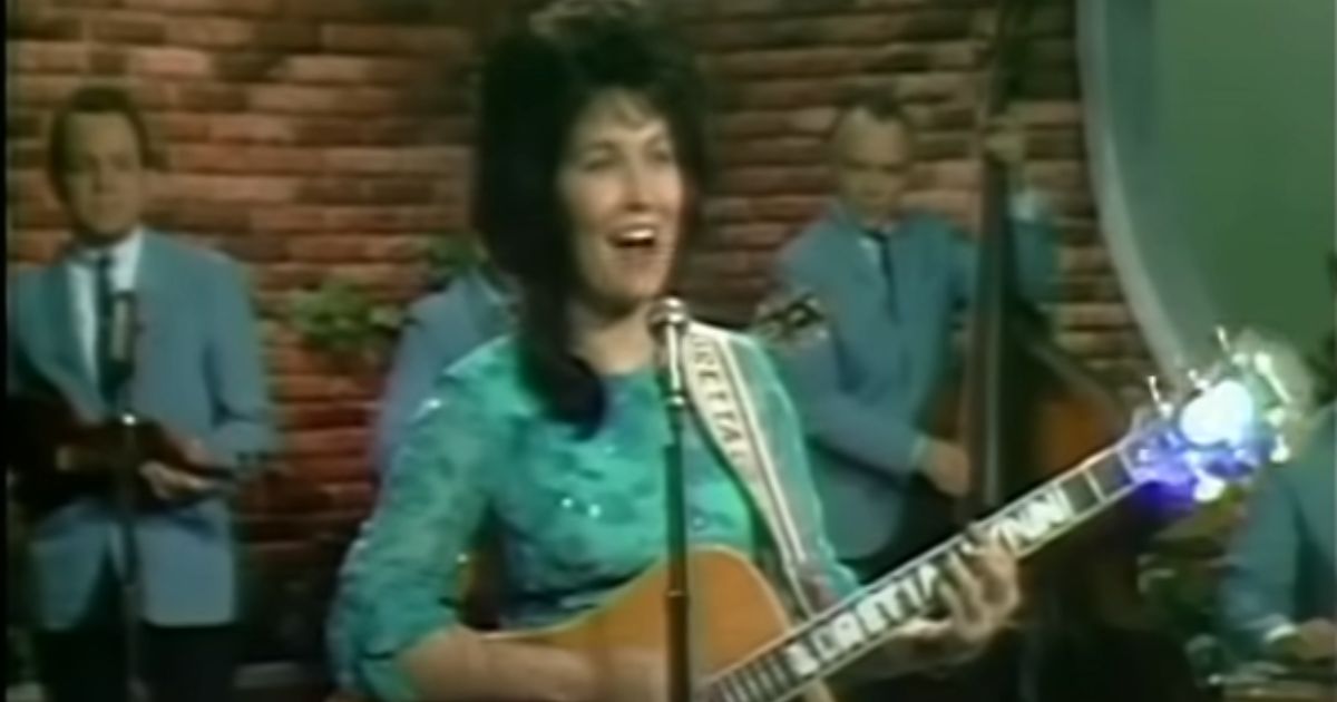 Loretta Lynn – You Ain’t Woman Enough (To Take My Man)